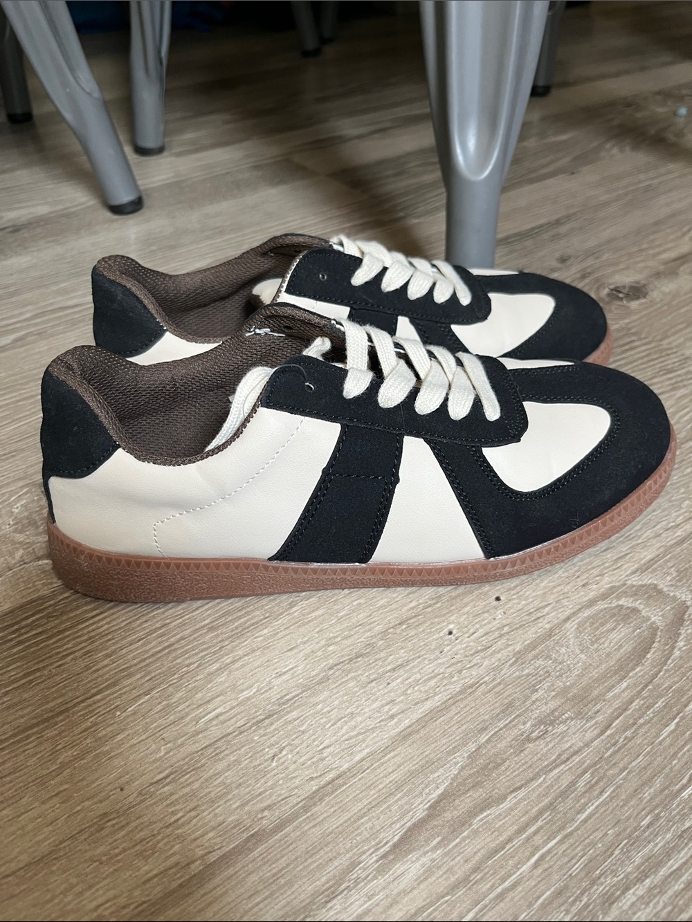 NWOT Boutique sneakers/7